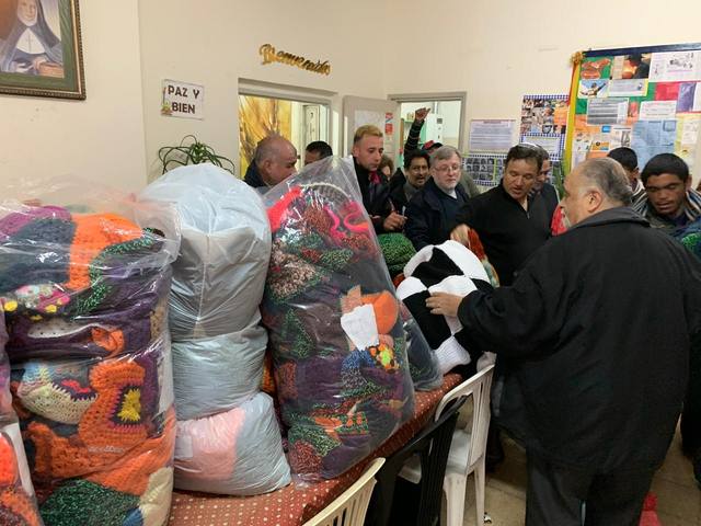 Entregaron las frazadas de la campaña promovida por Cadena 3