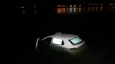 AUDIO: Rescataron un auto que cayó al dique en Potrero de los Funes