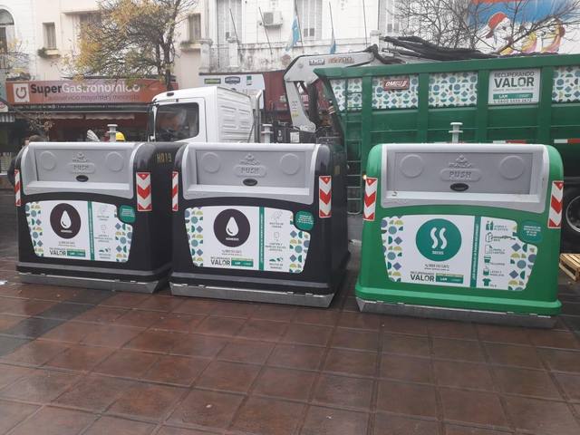 FOTO: Instalan nuevos contenedores de basura en el área central