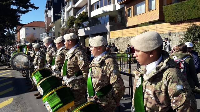 Con un colorido desfile, Bariloche festeja sus 117 años