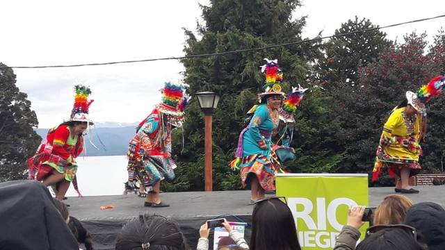 Con un colorido desfile, Bariloche festeja sus 117 años