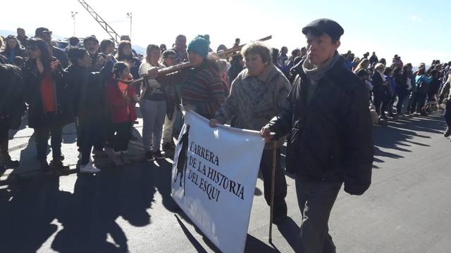 Con un colorido desfile, Bariloche festeja sus 117 años
