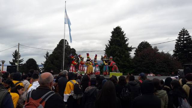 FOTO: Con un colorido desfile, Bariloche festeja sus 117 años