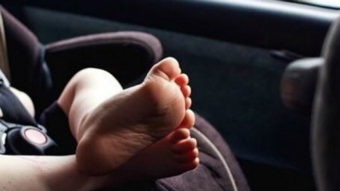 AUDIO: Dejaron a una beba con Síndrome de Down encerrada en un auto