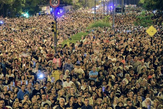 Más de 350 mil fieles en el 40º vía crucis del padre Ignacio