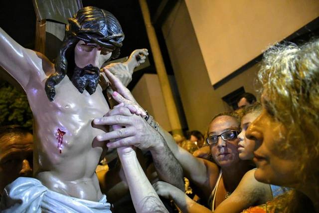 Más de 350 mil fieles en el 40º vía crucis del padre Ignacio