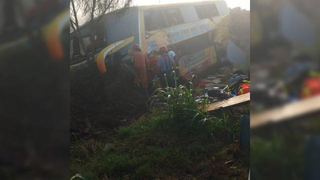 Fuerte choque y vuelco en La Francia: un muerto y 22 heridos
