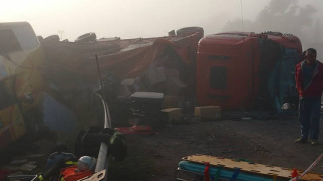 Fuerte choque y vuelco en La Francia: un muerto y 22 heridos