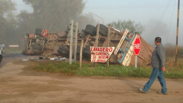 Fuerte choque y vuelco en La Francia: un muerto y 22 heridos