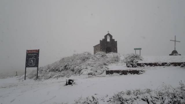 La primera nevada sorprendió a San Antonio de los Cobres