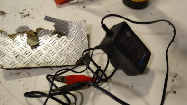 Los dos detenidos por paquete sospechoso serían artistas