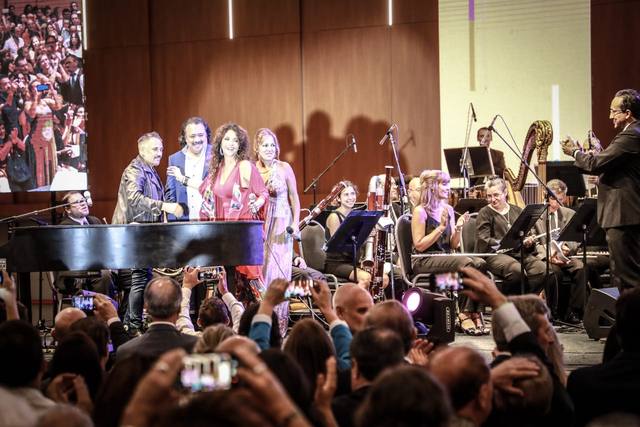Noche de gala en la gran apertura del Centro de Convenciones