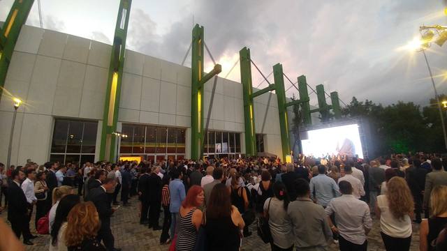 Noche de gala en la gran apertura del Centro de Convenciones