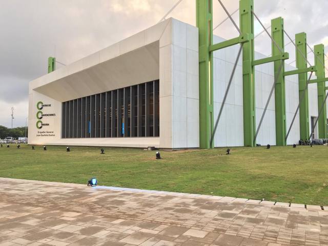 Noche de gala en la gran apertura del Centro de Convenciones