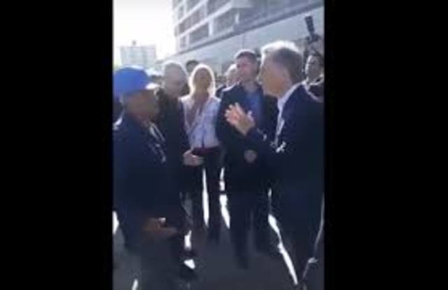 “Por favor, haga algo”, el pedido de un obrero a Macri