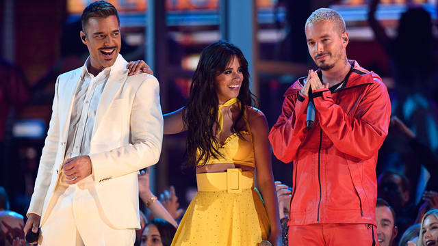 Participó de la apertura junto a Camila Cabello y J Balvin