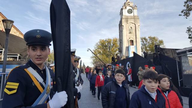 FOTO: Schiaretti encabezó el acto por el Día de la Bandera