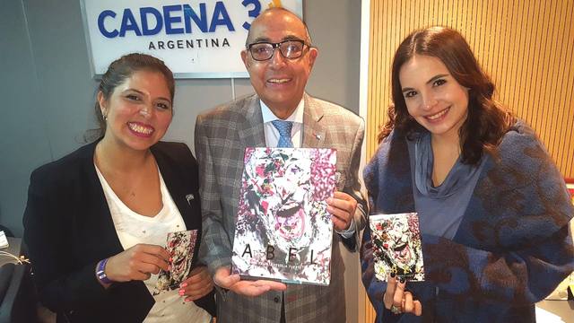 FOTO: Mario presentó el nuevo libro de Abel Pintos