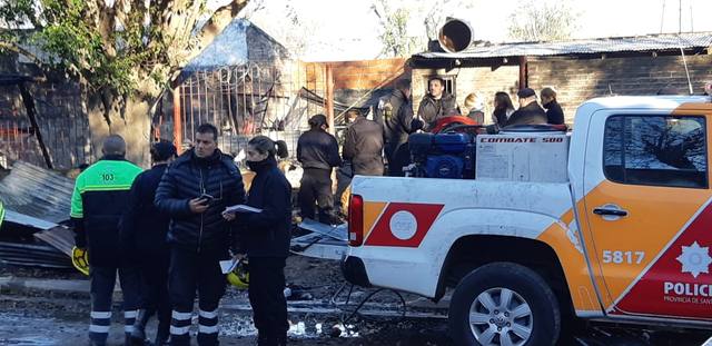 FOTO: Un niño de 12 años murió en incendio en su casa de Rosario