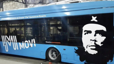 Polémica por imagen del Che Guevara en colectivos urbanos