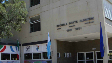 Más de 100 chicos intoxicados en un colegio.