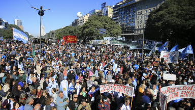 AUDIO: Gremios y agrupaciones sociales protestan contra el FMI