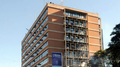 Ajuste en el municipio: retiros y recorte de horas extras