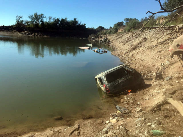 Descubren un cementerio de autos aparentemente robados