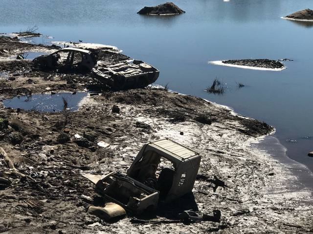 Descubren un cementerio de autos aparentemente robados