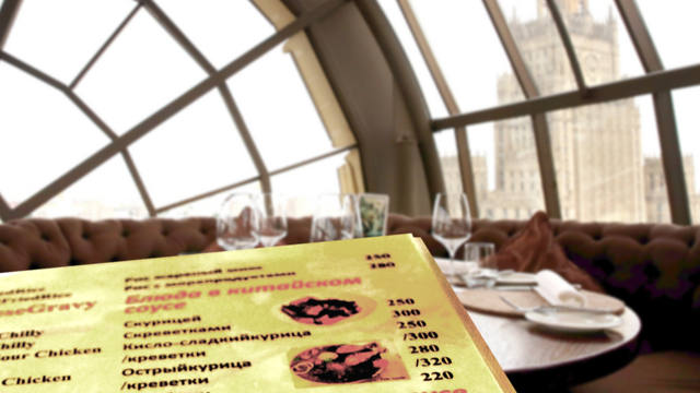FOTO: ¿Cuánto cuesta comer en los restaurantes de Moscú?