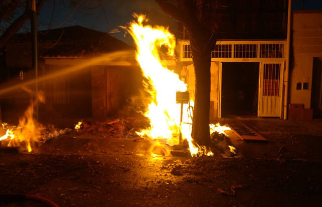 FOTO: Explotó un caño de gas en Mendoza: dos casas dañadas