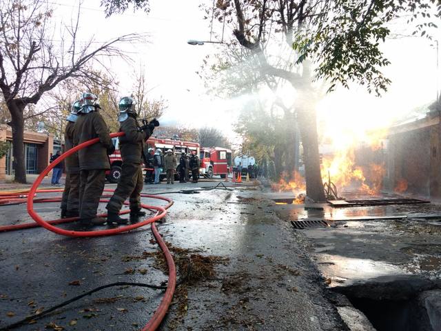 FOTO: Explotó un caño de gas en Mendoza: dos casas dañadas