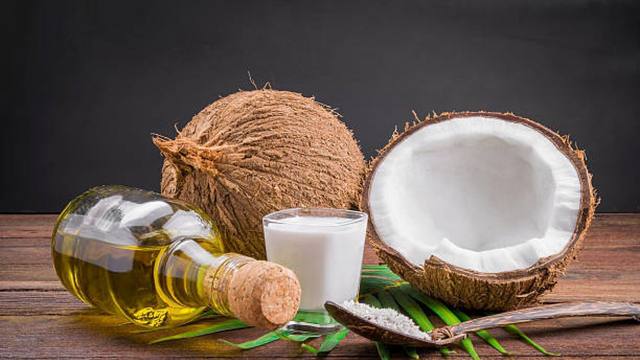 Profesora de Harvard dice que aceite de coco es veneno puro