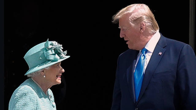 FOTO: Trump visitó a la reina tras insultar al alcalde de Londres