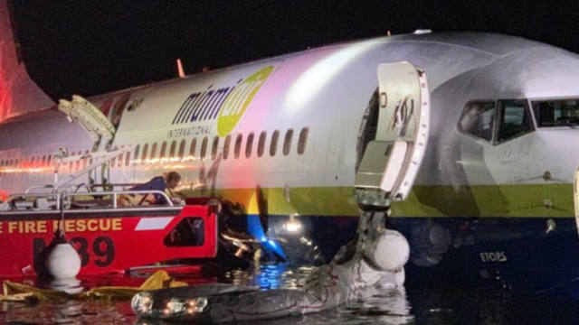 FOTO: Impactante: cayó un avión con 143 pasajeros a un río en EEUU