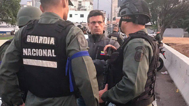 FOTO: La Justicia venezolana ordenó detener a Leopoldo López