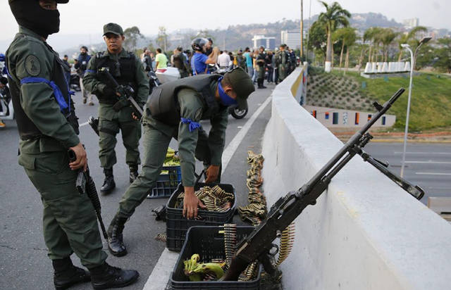 FOTO: Guaidó lanzó la “fase final” de la “Operación Libertad”