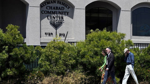 FOTO: Un muerto tras ataque a balazos en sinagoga de California