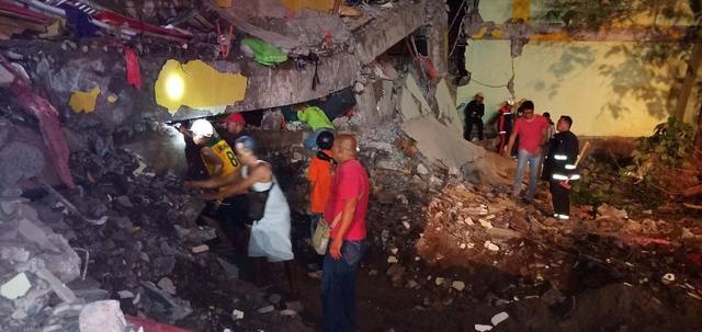 FOTO: Al menos cinco muertos tras un terremoto en Filipinas