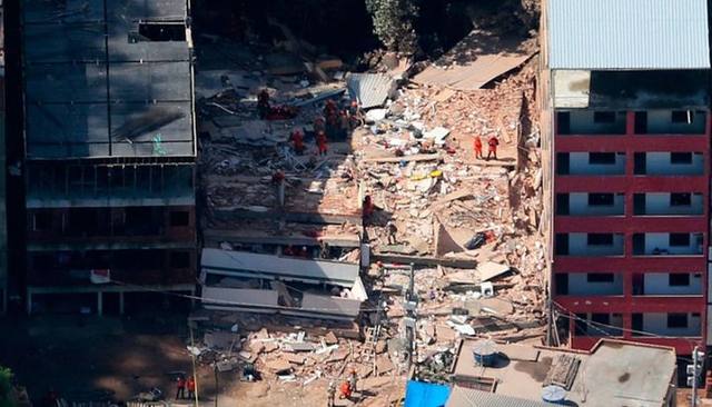 FOTO: Ascienden a 20 los muertos por derrumbe en Río de Janeiro