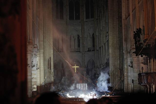 FOTO: Notre Dame, fuego que hiela