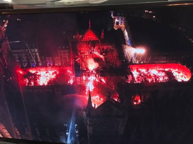 El incendio del historiador en Notre Dame (Foto TF1)