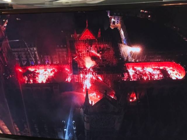 FOTO: El incendio del historiador en Notre Dame (Foto TF1)