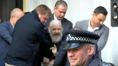 AUDIO: Rusia habla de ataque a la libertad por detención de Assange
