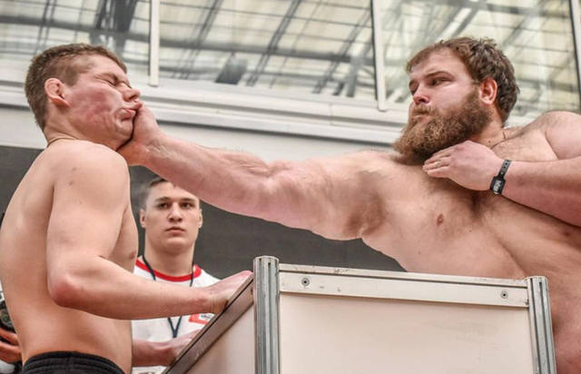 FOTO: Insólito primer campeonato de cachetadas del mundo en Rusia
