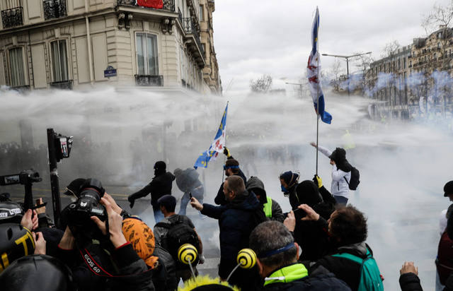 FOTO: Incidentes en otra marcha de chalecos amarillos en París