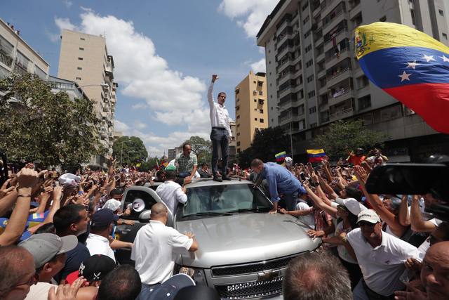 FOTO: Chavistas y antichavistas volvieron a la calle en Venezuela