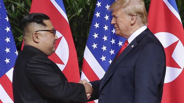 FOTO: Ante Kim Jong, Trump insiste con la desnuclearización