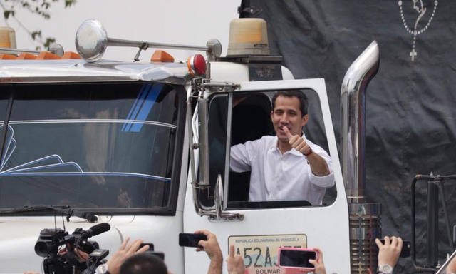 FOTO: El presidente interino ingresó en el camión