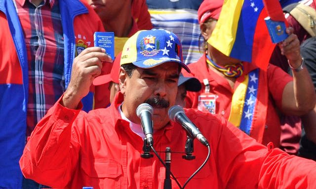 FOTO: Maduro le pide ayuda al Papa para entablar diálogo